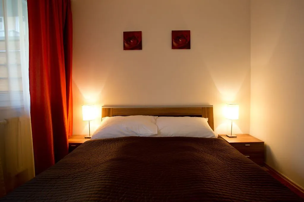 Vivaldi Apartments Budapeste 0*,